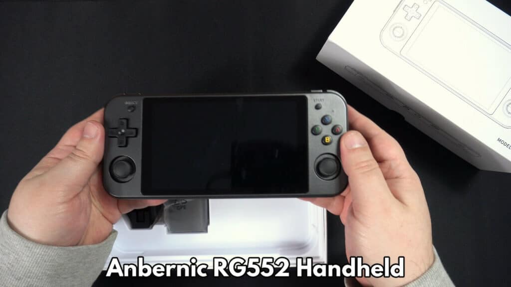 RG552 från Anbernic Unboxed
