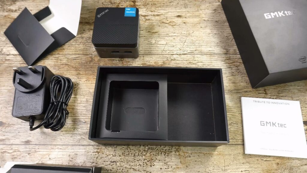 GMKtec NUCBOX5 unboxing