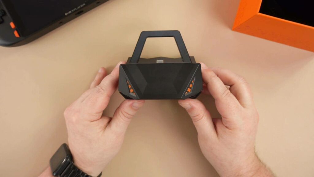 ONEXPLAYER Mini Pro Dock Front - Ligner det en slange?