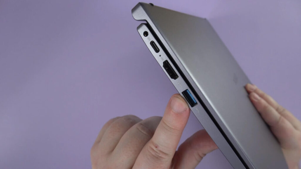 GMKTec Gbook - venstre side