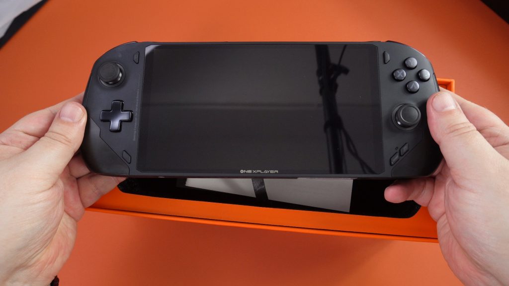 ONEXPLAYER ONEXFLY Review Unboxed