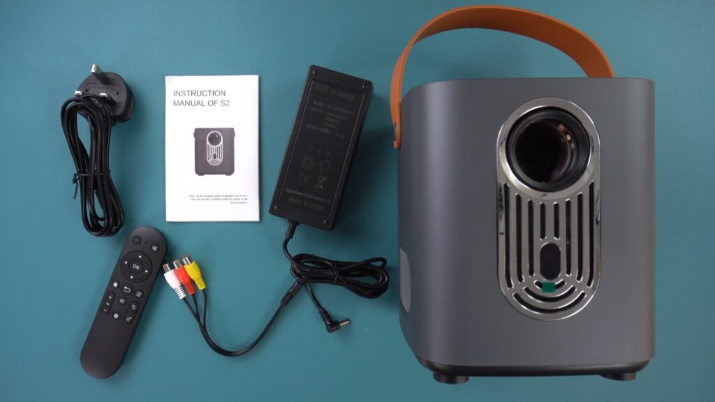 Unboxing projektora BudPlus S3