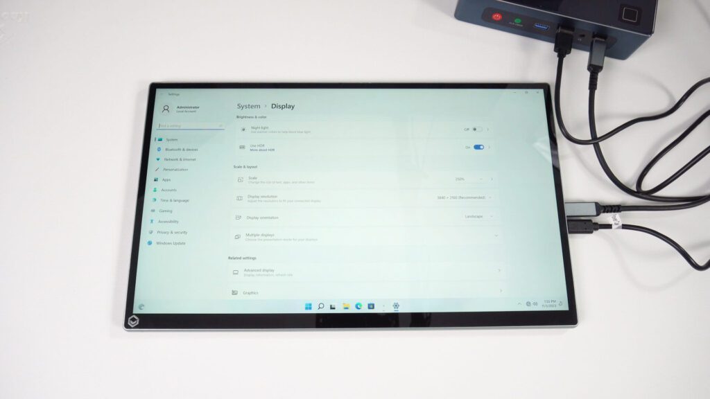 DroiX 15,6 Zoll tragbarer Monitor vorne