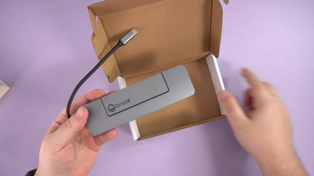 DroiX NH8 hub with NVMe slot review