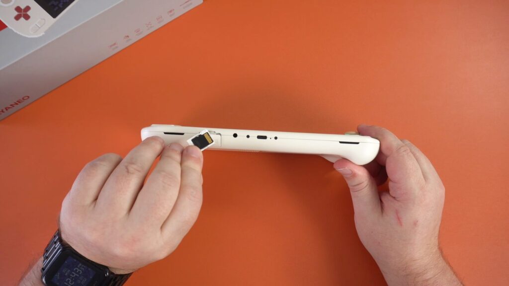 AYA NEO Pocket AIR Изглед отдолу