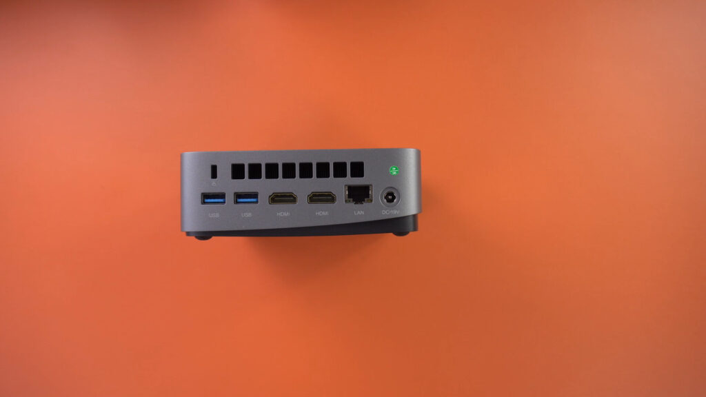 Zadní pohled na ACEPC Powerbox Pro