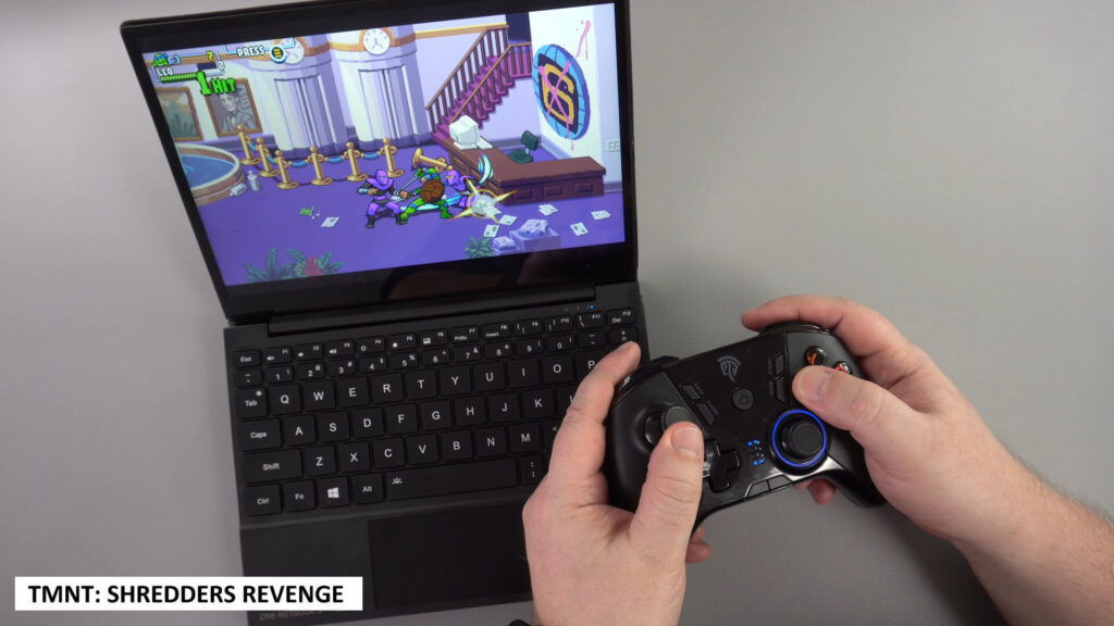 ONENETBOOK 5 a jogar TMNT: Shredders Revenge