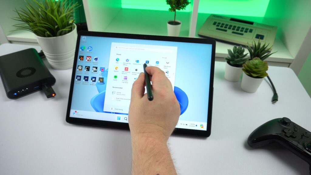 Minisforum v3 in tablet mode