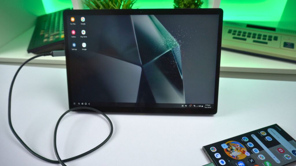 Minisforum v3 VLink with Samsung Dex