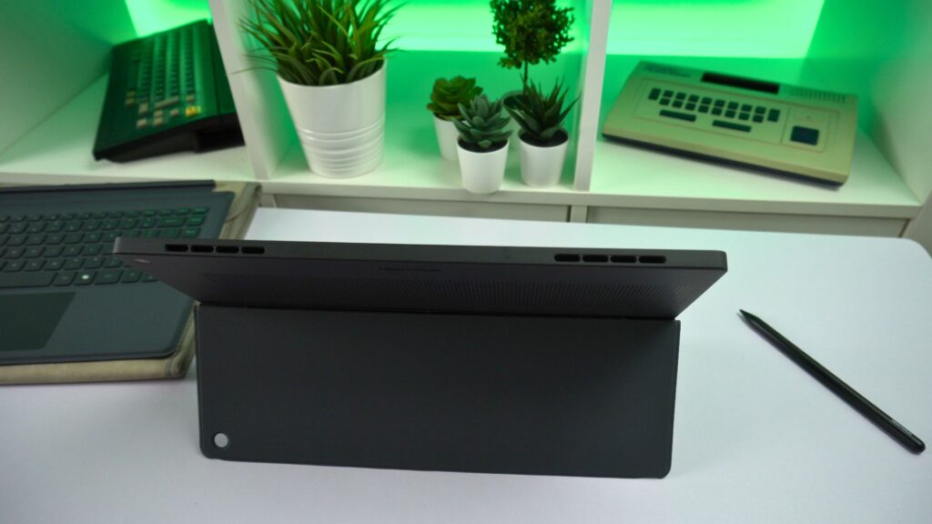 Minisforum v3 stand