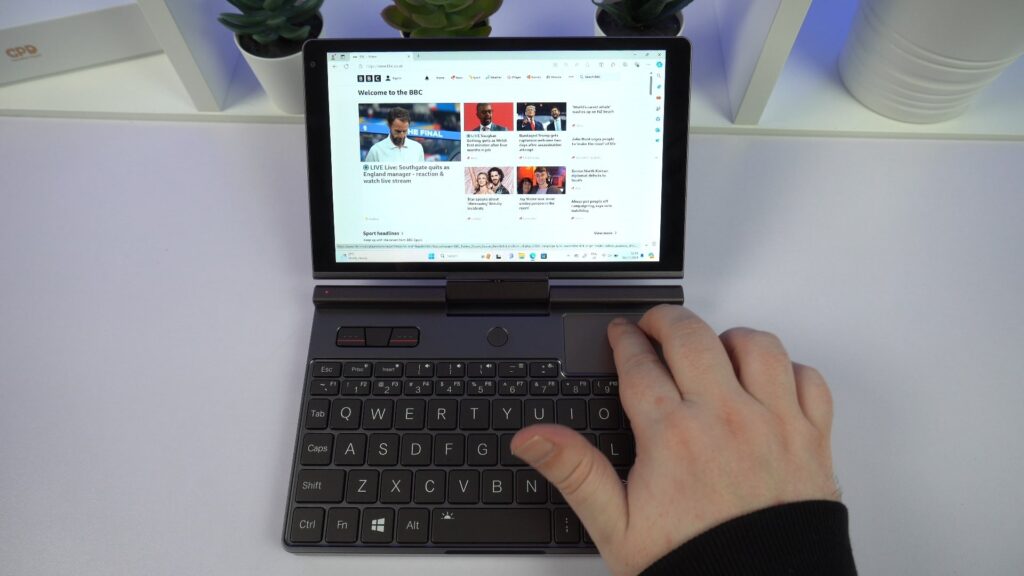 Surfen im Internet mit dem Laptop