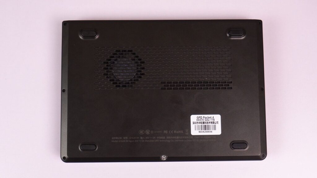 GPD Pocket 4 Sett fra undersiden