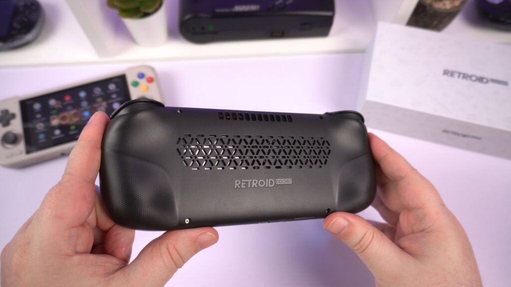 Retroid Pocket 5 galinis vaizdas