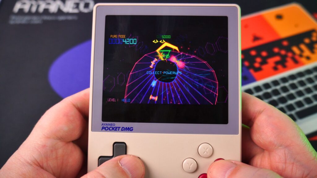 "Vita" emuliatorius AYANEO Pocket DMG