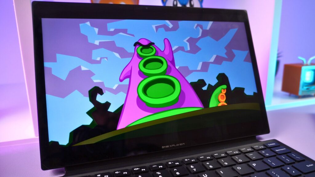 ONEXPLAYER X1 Pro hraje Day of the Tentacle Remastered