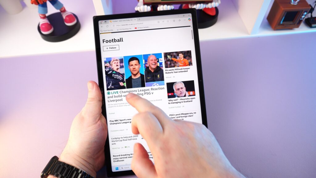 Spremljajte novice in družbene medije v tabličnem načinu