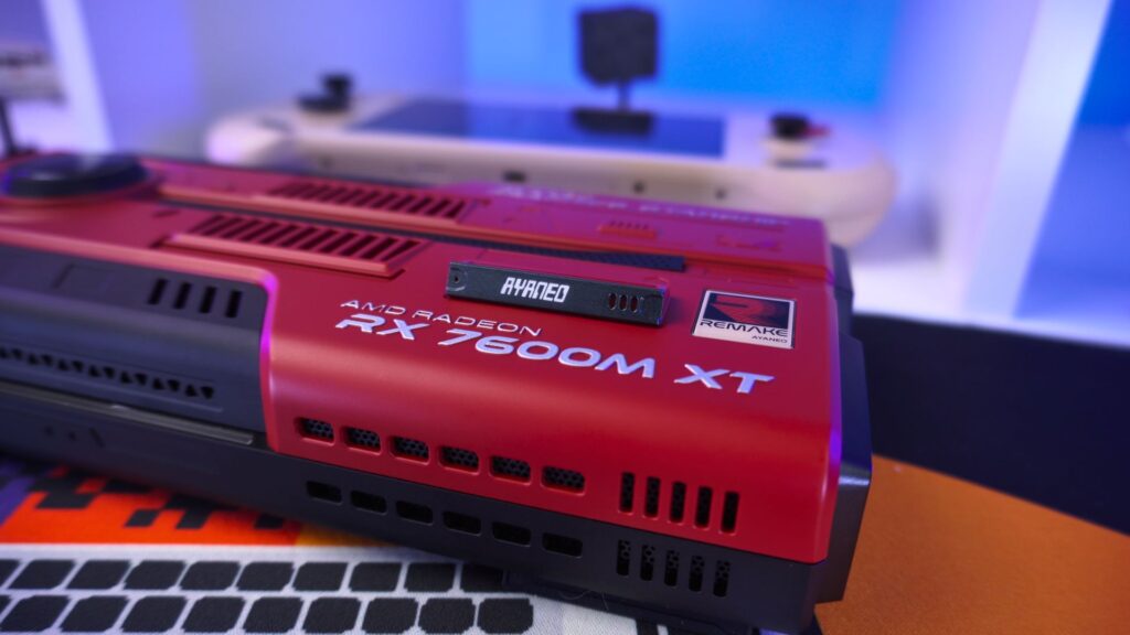 AYANEO AG01 Raumschiff in der Farbkombination Nebula Red
