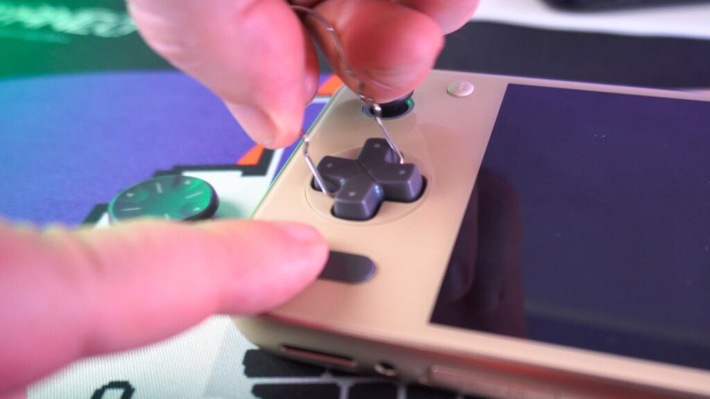 AYANEO Pocket S2 D-Pad pašalinimas