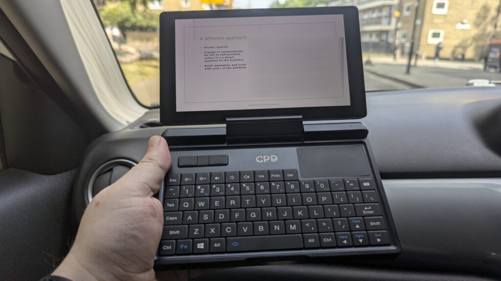 GPD MicroPC 2 igapäevaseks kasutamiseks - esitluse toimetamine autos