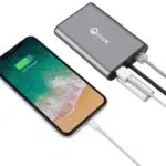 DroiX FX8 USB Type-C Hub Charging an iPhone XS